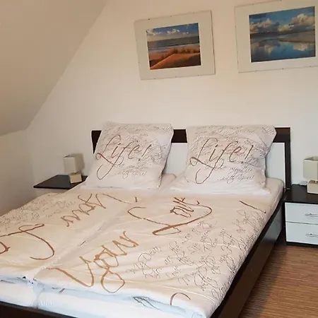 Moblierte Ferienwohnung In Stinteck Mit Gemeinsamem Pool, Garten Und Terrasse 아파트